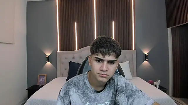 Tommy18   online show from 12-19-25, 03:35