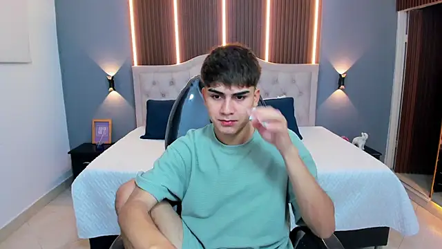 Tommy18   online show from 12-20-25, 03:24