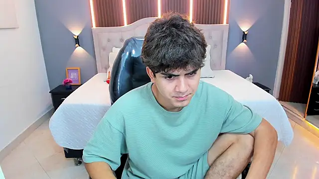 Tommy18   online show from 02-05-26, 03:22