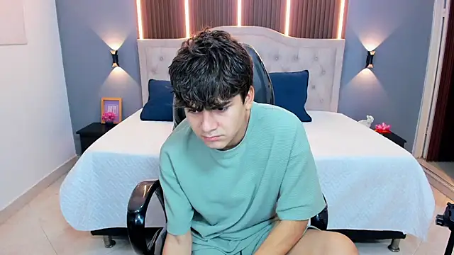 Tommy18   online show from 04-09-26, 03:39