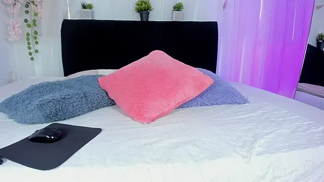 Bonny and carrot online show from 12-20-25, 06:48