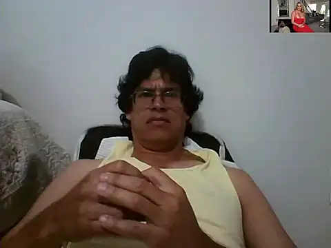 Snapshot of AgneloFly chatting on 05-28-26, 03:15 AgneloFly online show from 05-28-26, 03:15
