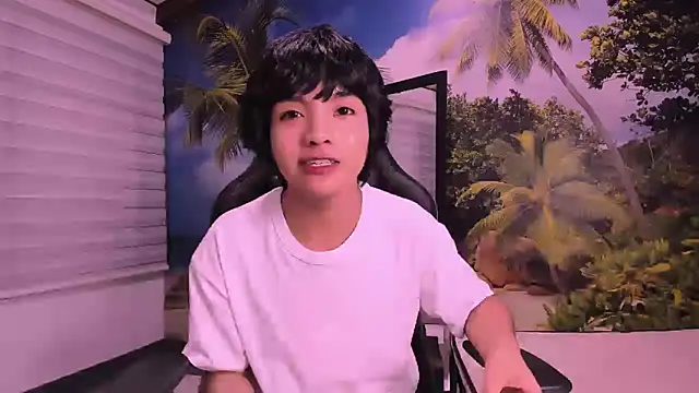 AllanYong18 online show from 02-06-25, 07:56