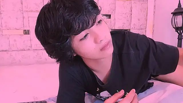 AllanYong18 online show from 03-20-25, 05:02