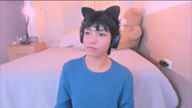 AllanYong18 online show from 09-22-25, 07:43