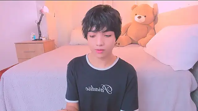 AllanYong18 online show from 10-24-25, 01:18