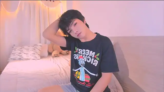 AllanYong18 online show from 11-13-25, 01:10