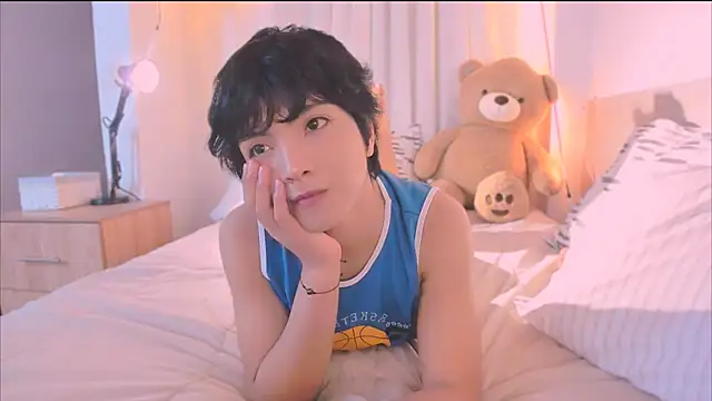 AllanYong18 online show from 11-19-25, 07:19