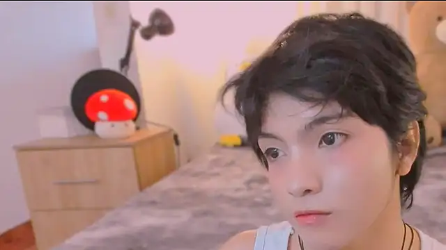 AllanYong18 online show from 03-12-26, 02:56