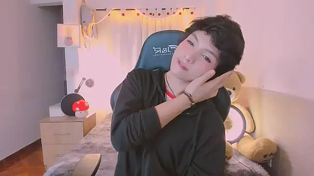 AllanYong18 online show from 04-08-26, 04:23