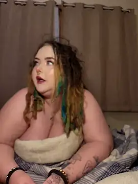 Snapshot of LitHippieBaby420 chatting on 02-18-25, 01:21 LitHippieBaby420 online show from 02-18-25, 01:21