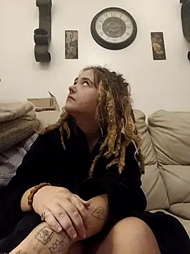 Snapshot of LitHippieBaby420 chatting on 09-27-25, 06:13 LitHippieBaby420 online show from 09-27-25, 06:13