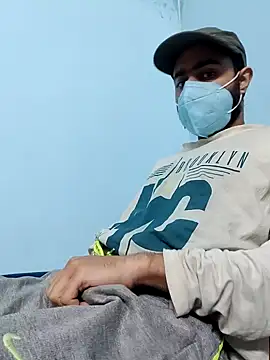 TOPMOON001 online show from 02-05-25, 11:23