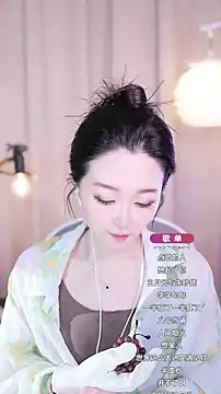 Snapshot of Zoe-99 chatting on 09-19-25, 01:34 Zoe-99 online show from 09-19-25, 01:34