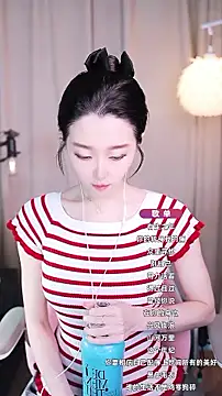 Snapshot of Zoe-99 chatting on 10-11-25, 02:15 Zoe-99 online show from 10-11-25, 02:15