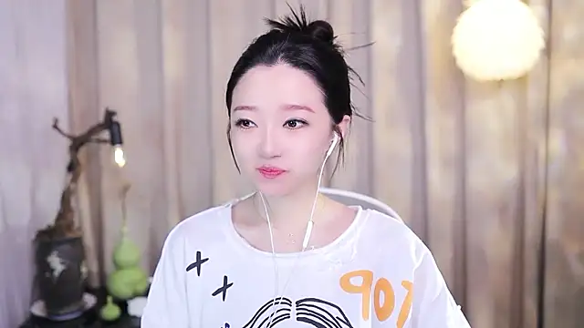 Snapshot of Zoe-99 chatting on 11-03-25, 02:29 Zoe-99 online show from 11-03-25, 02:29