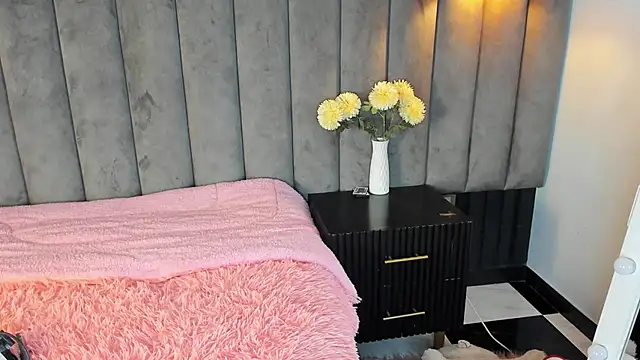 chelsea bolton  online show from 11-19-25, 12:27