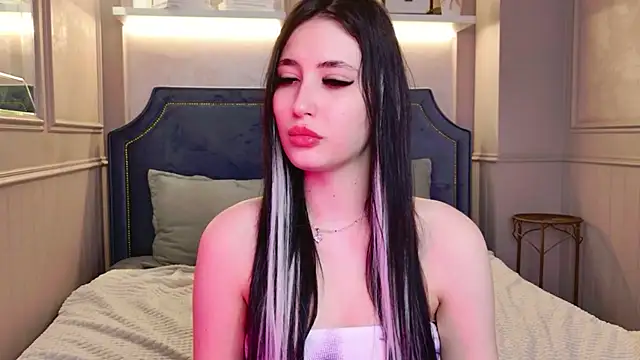 Snapshot of EmmaLawrens chatting on 03-25-26, 10:43 EmmaLawrens online show from 03-25-26, 10:43