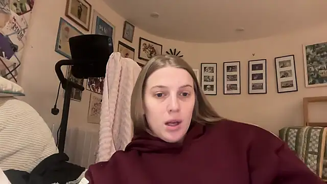 Snapshot of Ella-82 chatting on 02-13-25, 03:03 Ella-82 online show from 02-13-25, 03:03