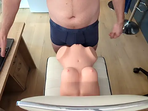 Snapshot of MacPlesure chatting on 01-14-25, 02:00 MacPlesure online show from 01-14-25, 02:00