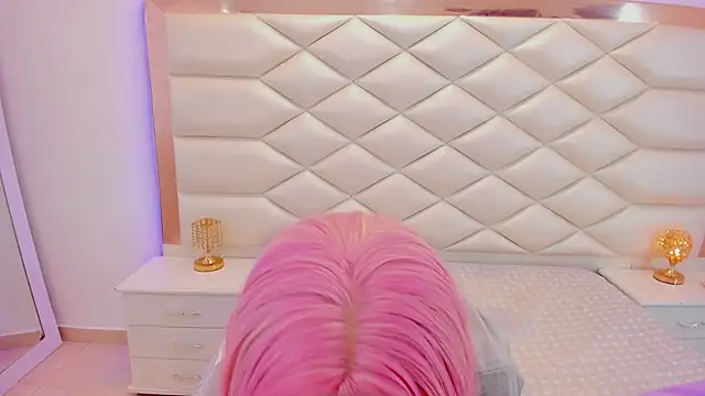 Snapshot of MiaQueen021 chatting on 01-23-25, 12:41 MiaQueen021 online show from 01-23-25, 12:41