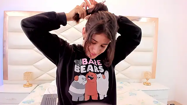 Snapshot of MiaQueen021 chatting on 01-30-25, 06:32 MiaQueen021 online show from 01-30-25, 06:32