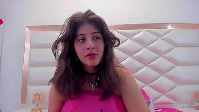 Snapshot of MiaQueen021 chatting on 03-10-25, 07:18 MiaQueen021 online show from 03-10-25, 07:18