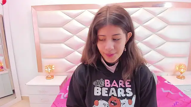 Snapshot of MiaQueen021 chatting on 03-11-25, 12:28 MiaQueen021 online show from 03-11-25, 12:28