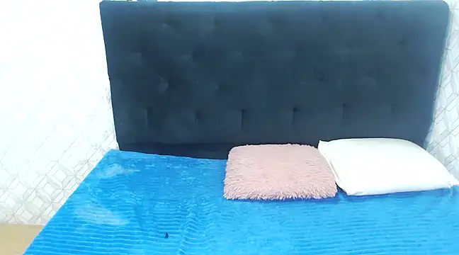 Snapshot of SalomeSnow chatting on 01-13-25, 12:41 SalomeSnow online show from 01-13-25, 12:41