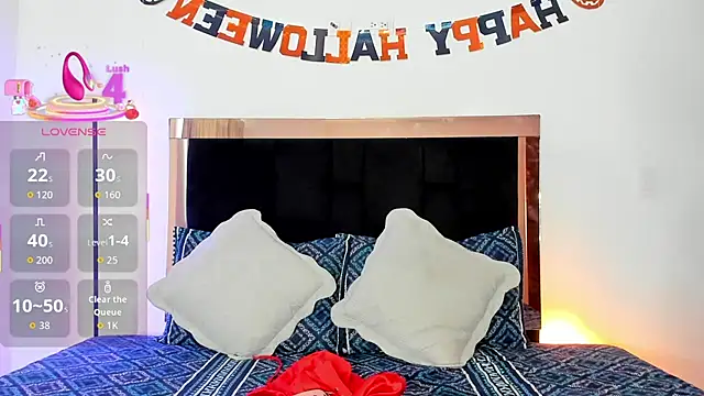 Snapshot of Carorosse chatting on 10-12-25, 06:18 Carorosse online show from 10-12-25, 06:18