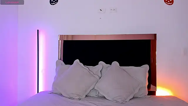 Snapshot of Carorosse chatting on 10-24-25, 07:32 Carorosse online show from 10-24-25, 07:32