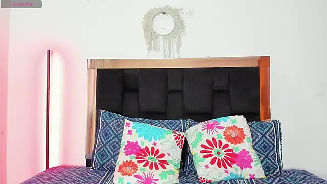 Snapshot of Carorosse chatting on 11-09-25, 10:30 Carorosse online show from 11-09-25, 10:30