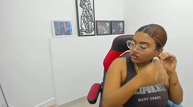 Snapshot of Sofia_Boobs19 chatting on 01-14-25, 03:43 Sofia Boobs19 online show from 01-14-25, 03:43