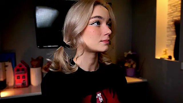 ileanacampbe online show from 01-29-25, 04:26