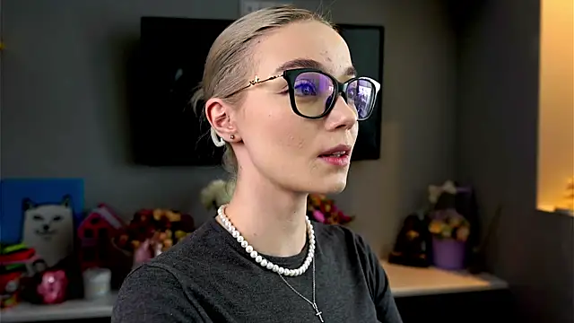 ileanacampbe online show from 03-03-25, 06:04