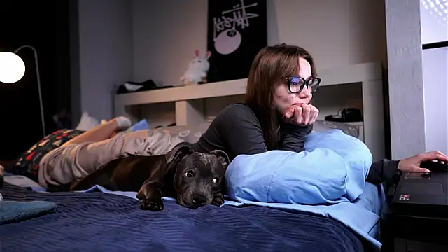 ileanacampbe online show from 11-14-25, 04:44