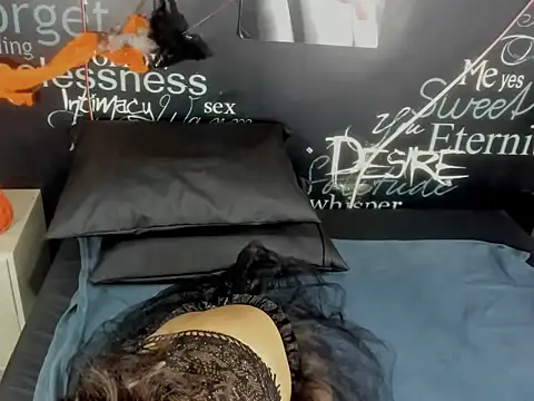 EmmySweett2 online show from 10-31-25, 02:40