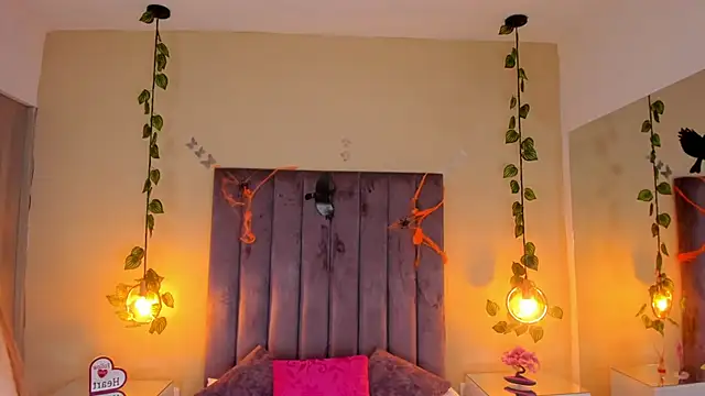 Dahlia Rousse online show from 10-11-25, 10:30