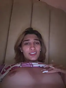 Snapshot of Queensara_ chatting on 03-02-25, 05:23 Queensara  online show from 03-02-25, 05:23