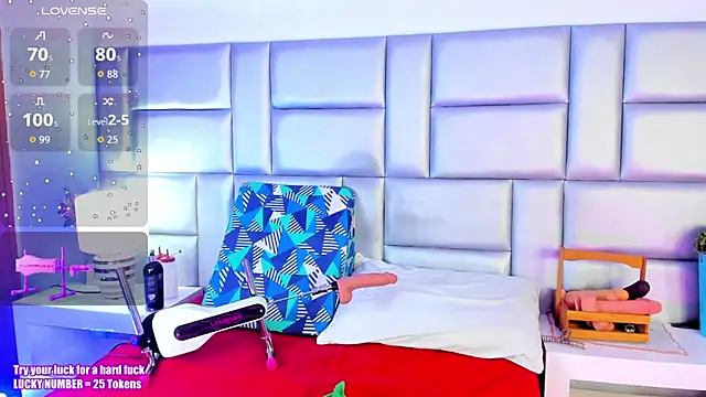 LovelyNickii online show from 10-17-25, 12:52