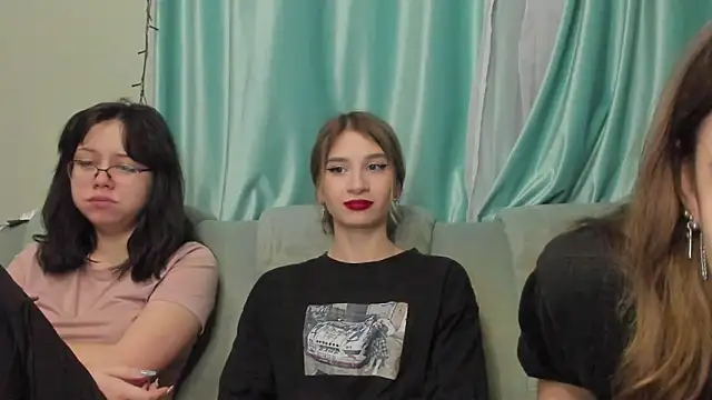 Snapshot of honey_love_honeyy chatting on 01-12-25, 05:33 honey love honeyy online show from 01-12-25, 05:33