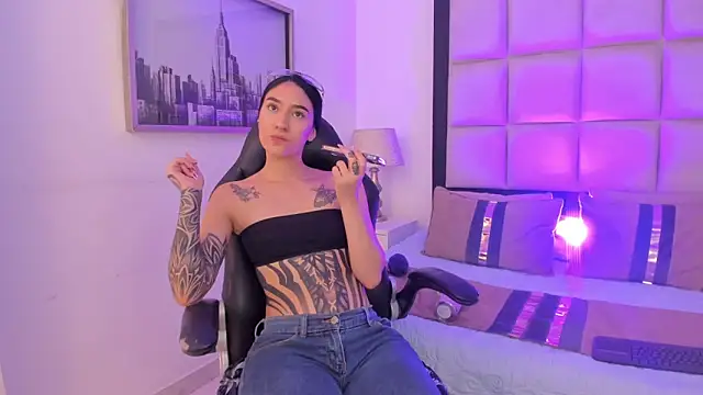 Snapshot of MeganPresleyy chatting on 07-16-26, 12:27 MeganPresleyy online show from 07-16-26, 12:27
