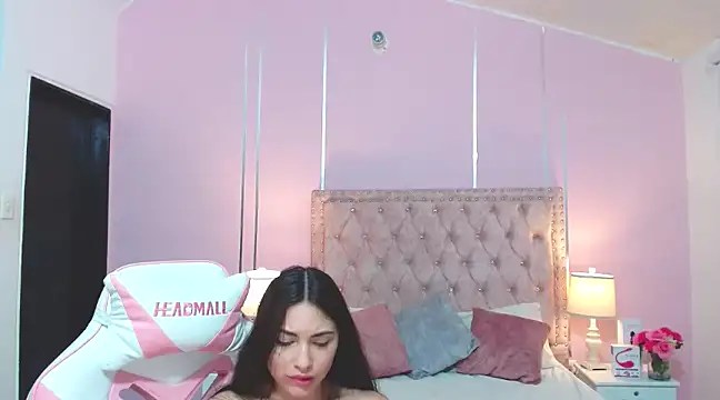 Snapshot of NoaLuxury chatting on 02-23-25, 02:51 NoaLuxury online show from 02-23-25, 02:51