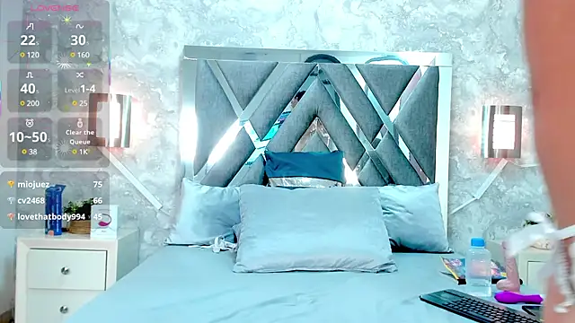 Snapshot of Luxury_Woman chatting on 02-13-25, 01:29 Luxury Woman online show from 02-13-25, 01:29