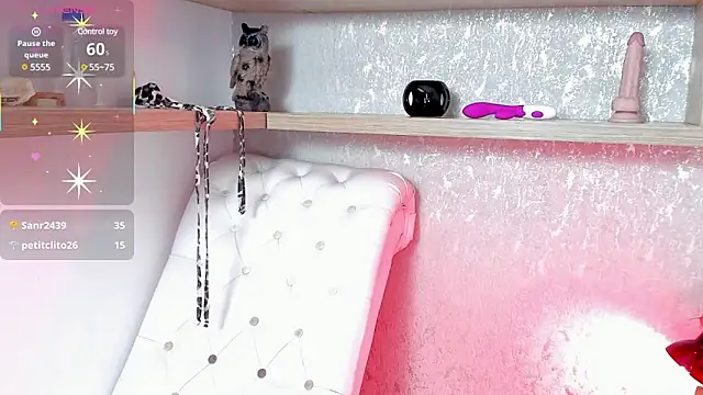 Snapshot of Luxury_Woman chatting on 03-20-25, 02:08 Luxury Woman online show from 03-20-25, 02:08