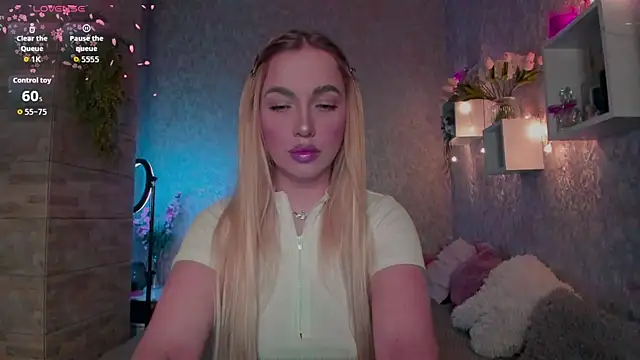 Mika Rayy online show from 12-15-25, 09:41