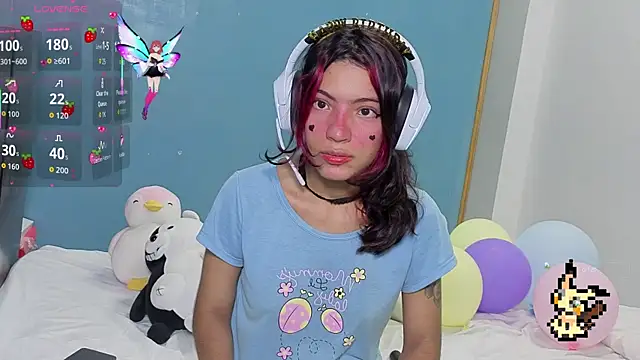 Snapshot of Lovelyamyy chatting on 09-19-25, 03:45 Lovelyamyy online show from 09-19-25, 03:45