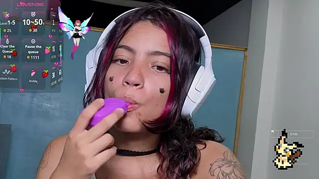 Snapshot of Lovelyamyy chatting on 09-20-25, 03:51 Lovelyamyy online show from 09-20-25, 03:51