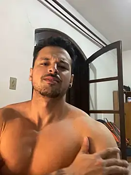 Snapshot of Lucasfit24 chatting on 03-17-25, 11:43 Lucasfit24 online show from 03-17-25, 11:43