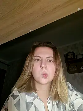 Snapshot of Melenka chatting on 01-12-25, 10:22 Melenka online show from 01-12-25, 10:22